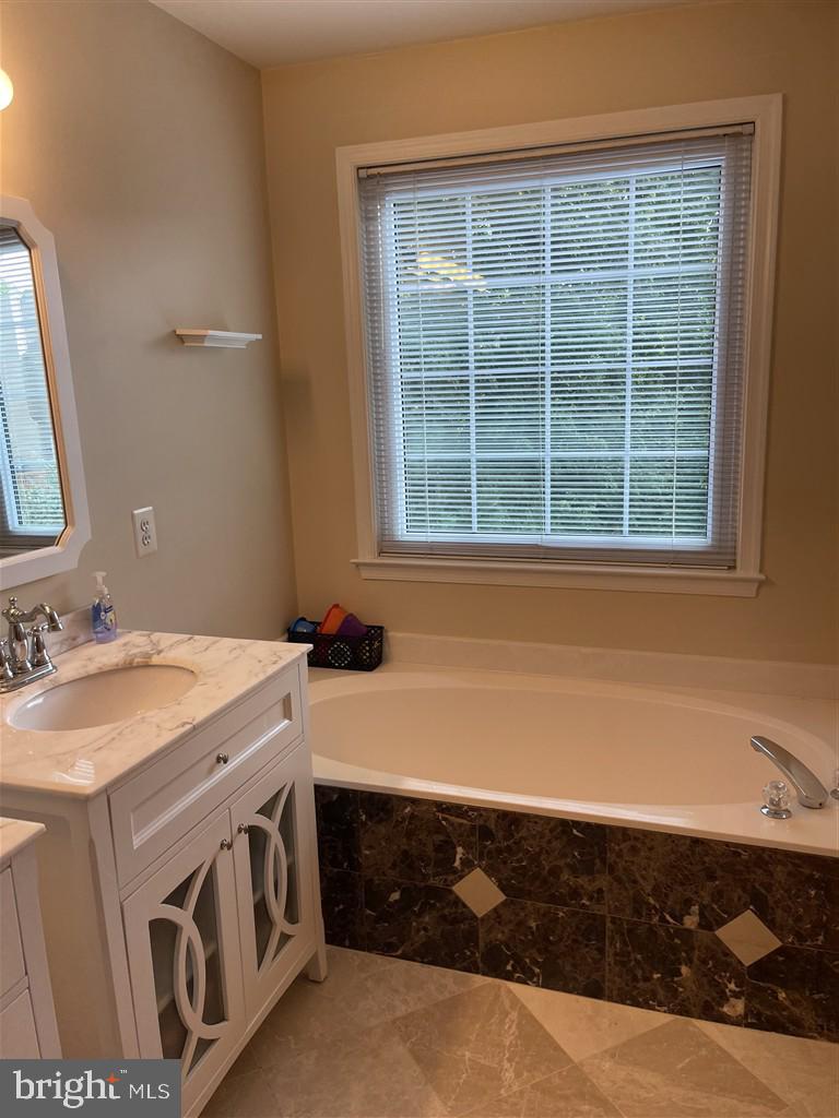7507 Lamoyne Ct Property Photo 26