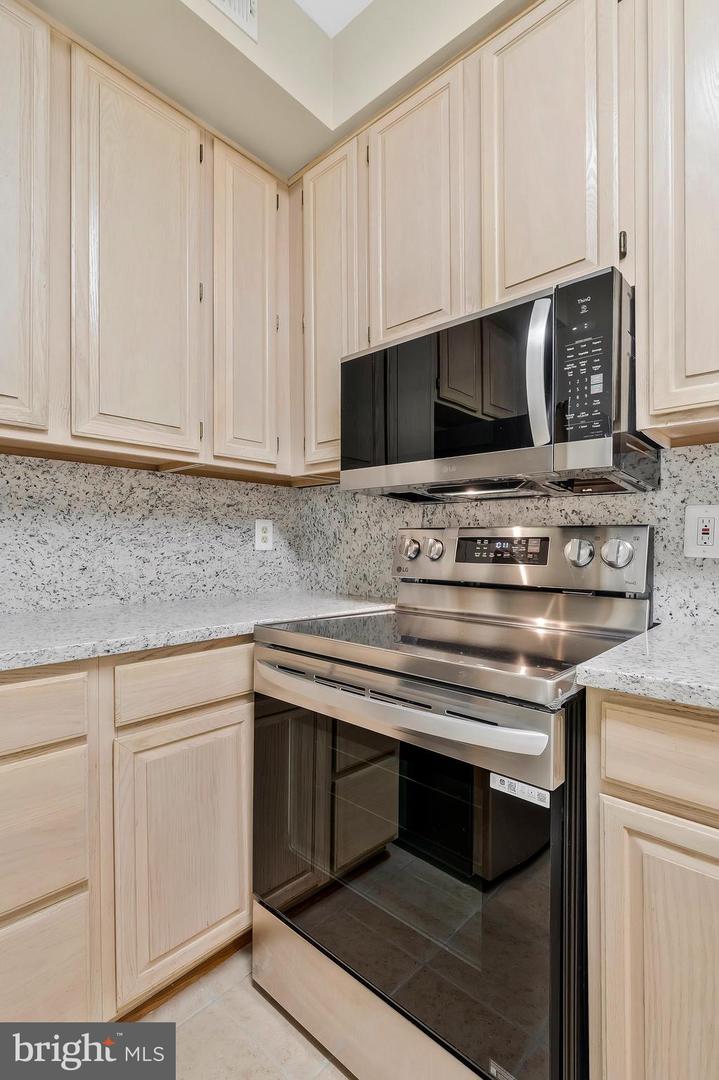 1319 Garden Wall Ct #404 Property Photo 9