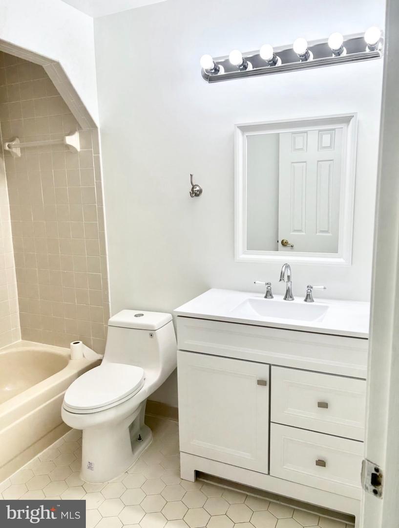 5906 Wescott Hills Way Property Photo 9