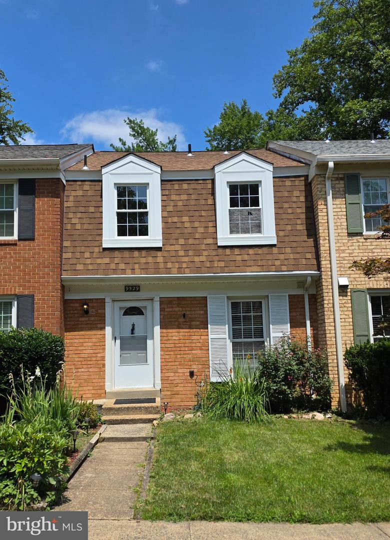 9529 Cherry Oak Ct Property Photo 2