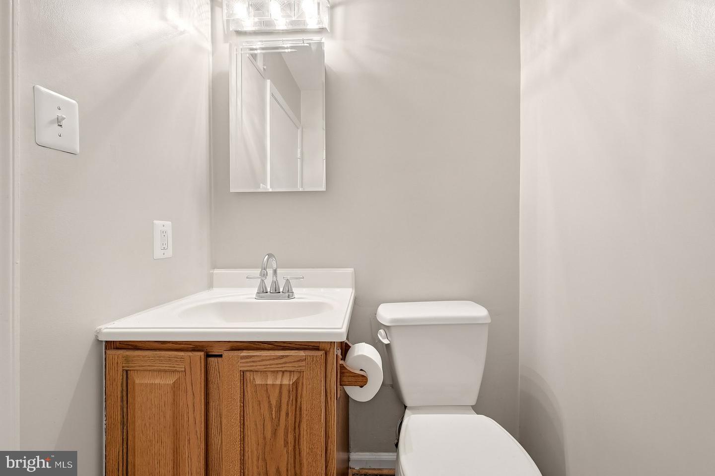 6003 Queenston St Property Photo 9