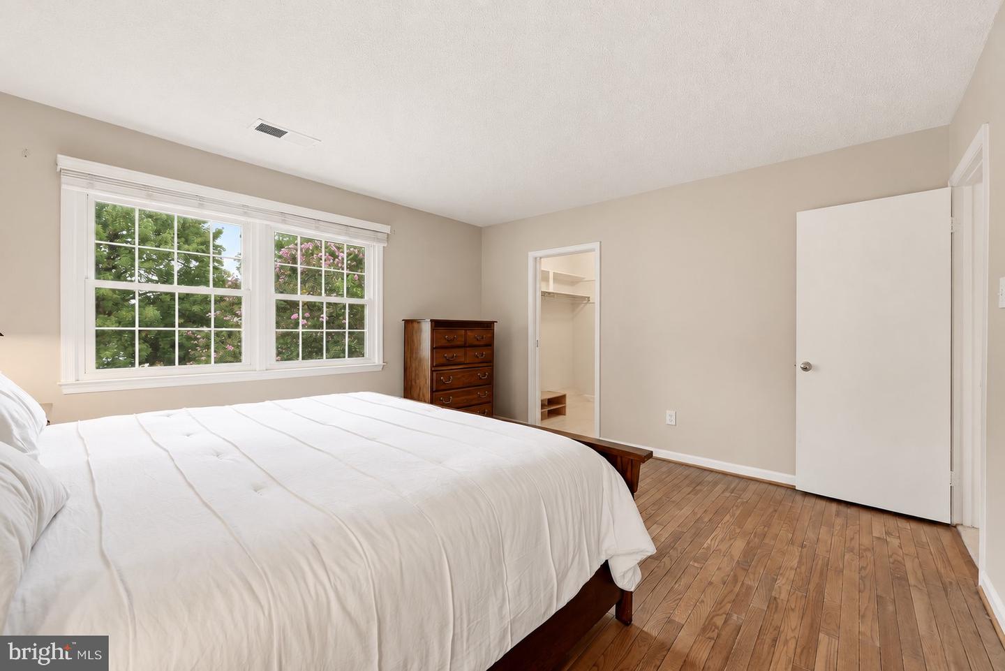 6003 Queenston St Property Photo 10