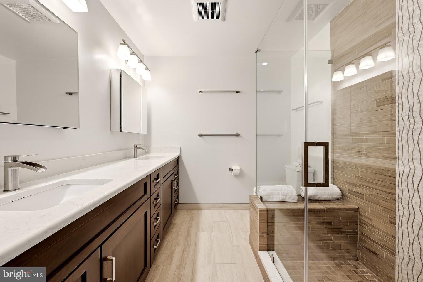 6003 Queenston St Property Photo 11