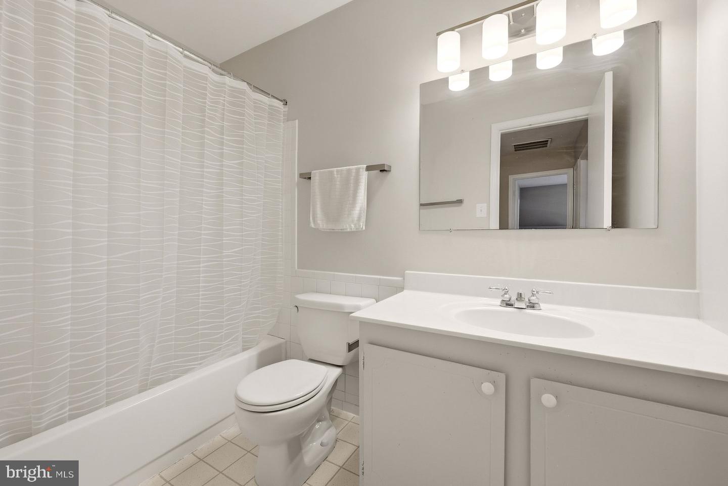6003 Queenston St Property Photo 14