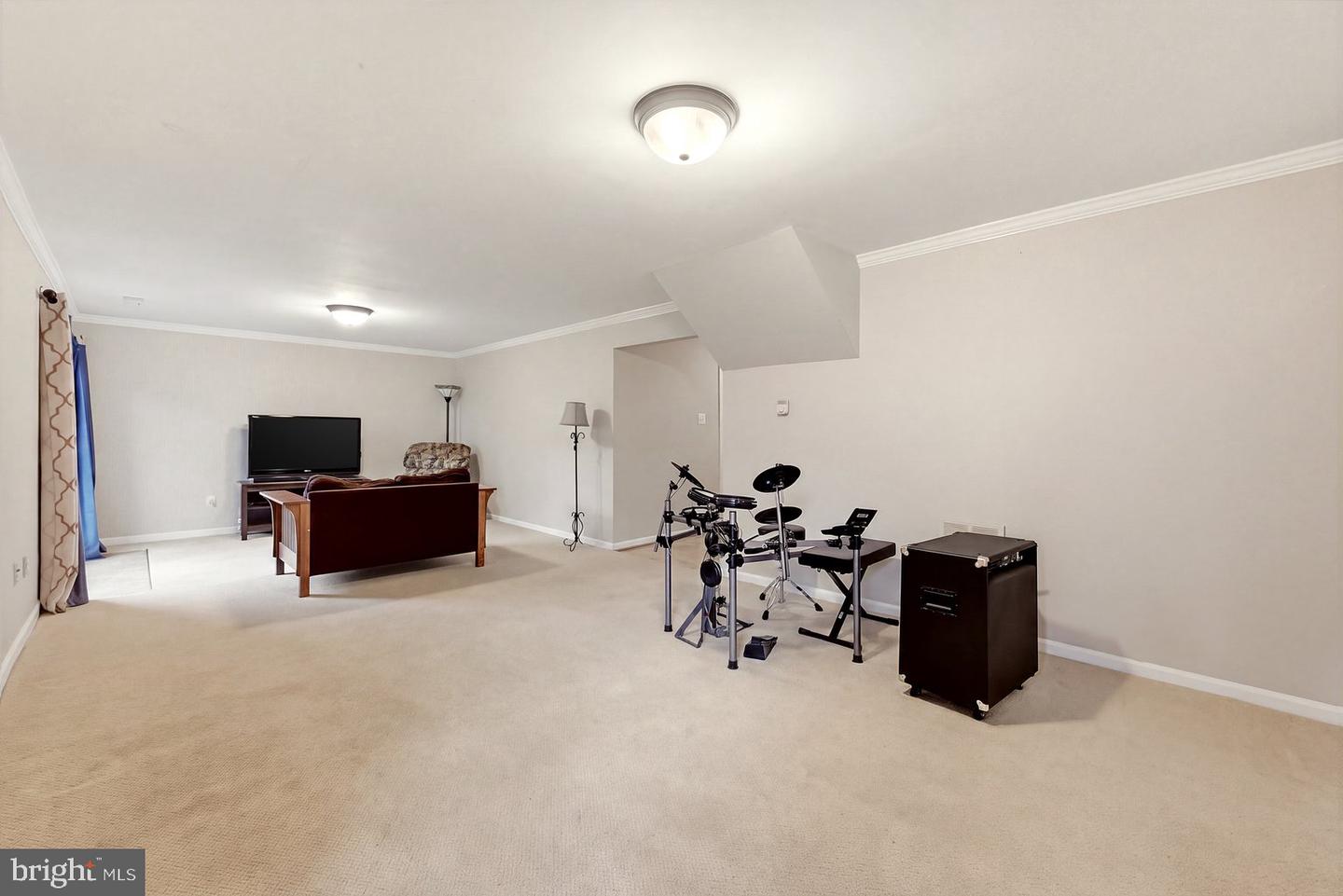 6003 Queenston St Property Photo 16