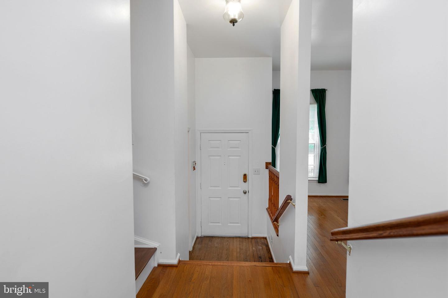 8207 Cedar Landing Ct Property Photo 3