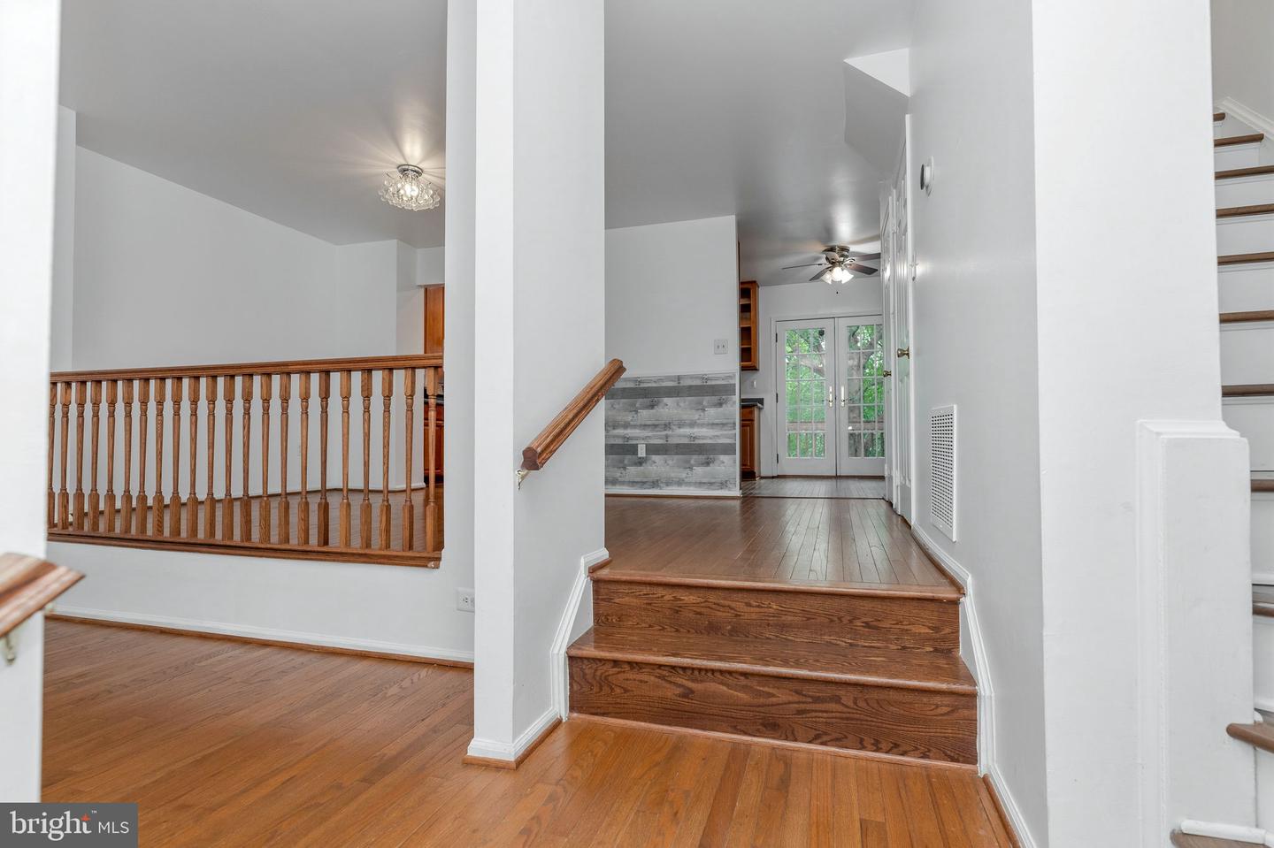 8207 Cedar Landing Ct Property Photo 4
