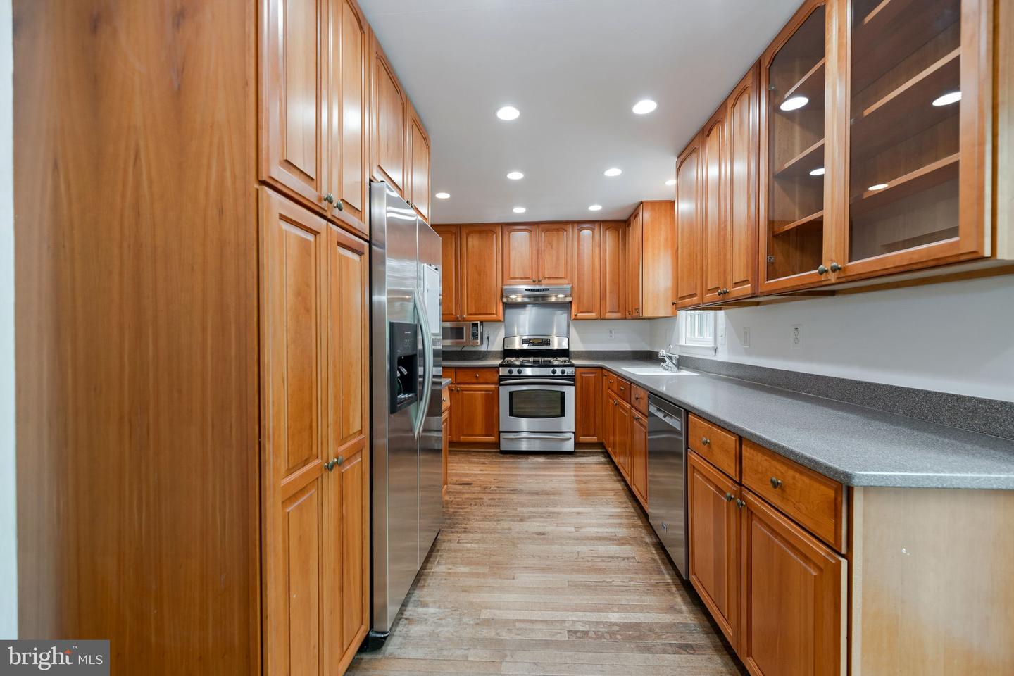 8207 Cedar Landing Ct Property Photo 17