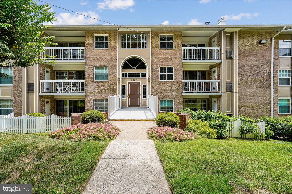 1935 Wilson Ln #304 Property Photo 1