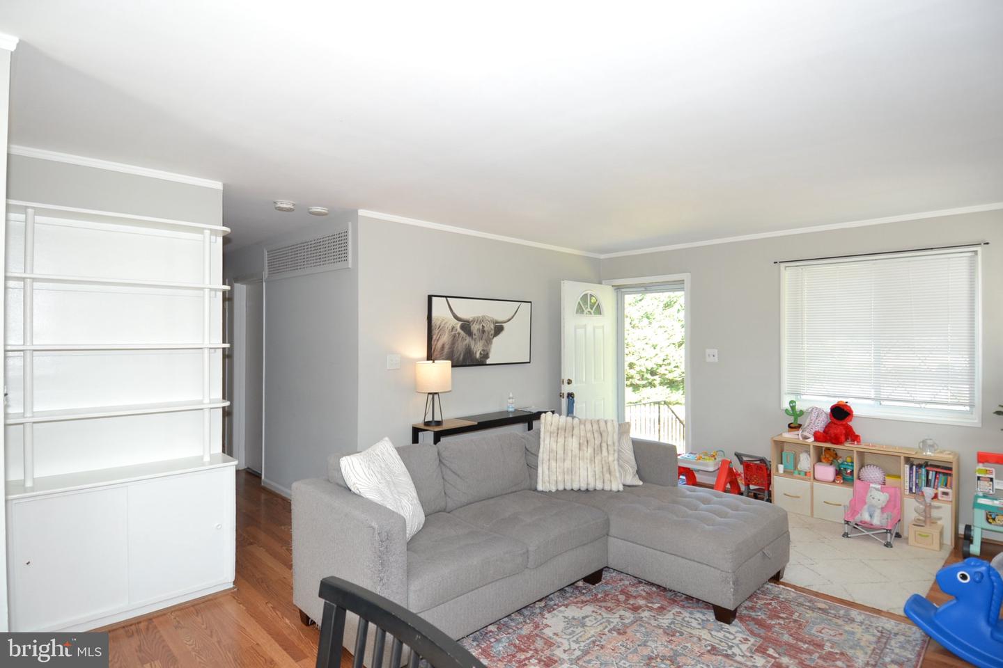 7025 Strathmore St Property Photo 2