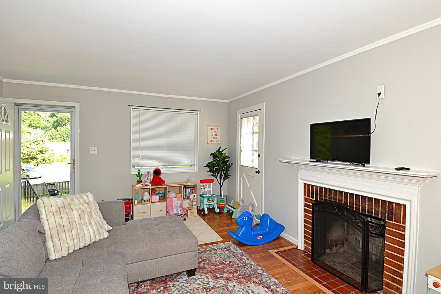7025 Strathmore St Property Photo 3