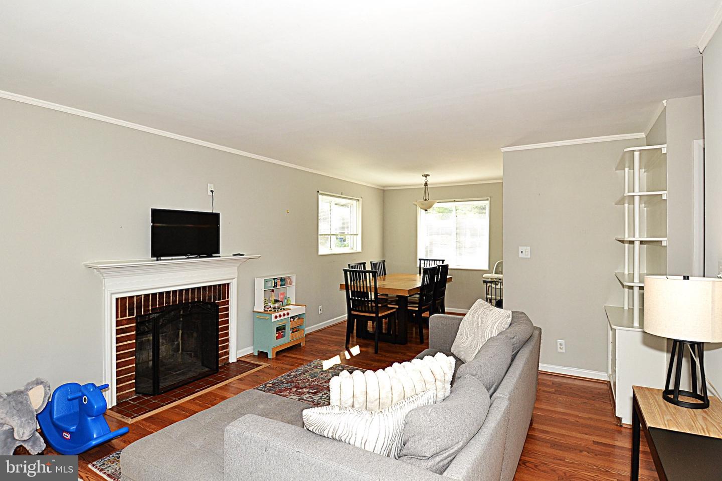 7025 Strathmore St Property Photo 4