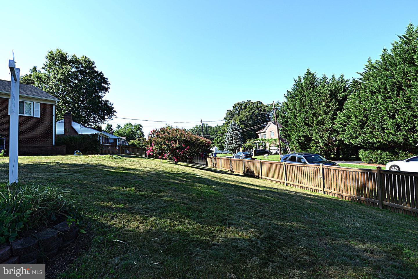 7025 Strathmore St Property Photo 17