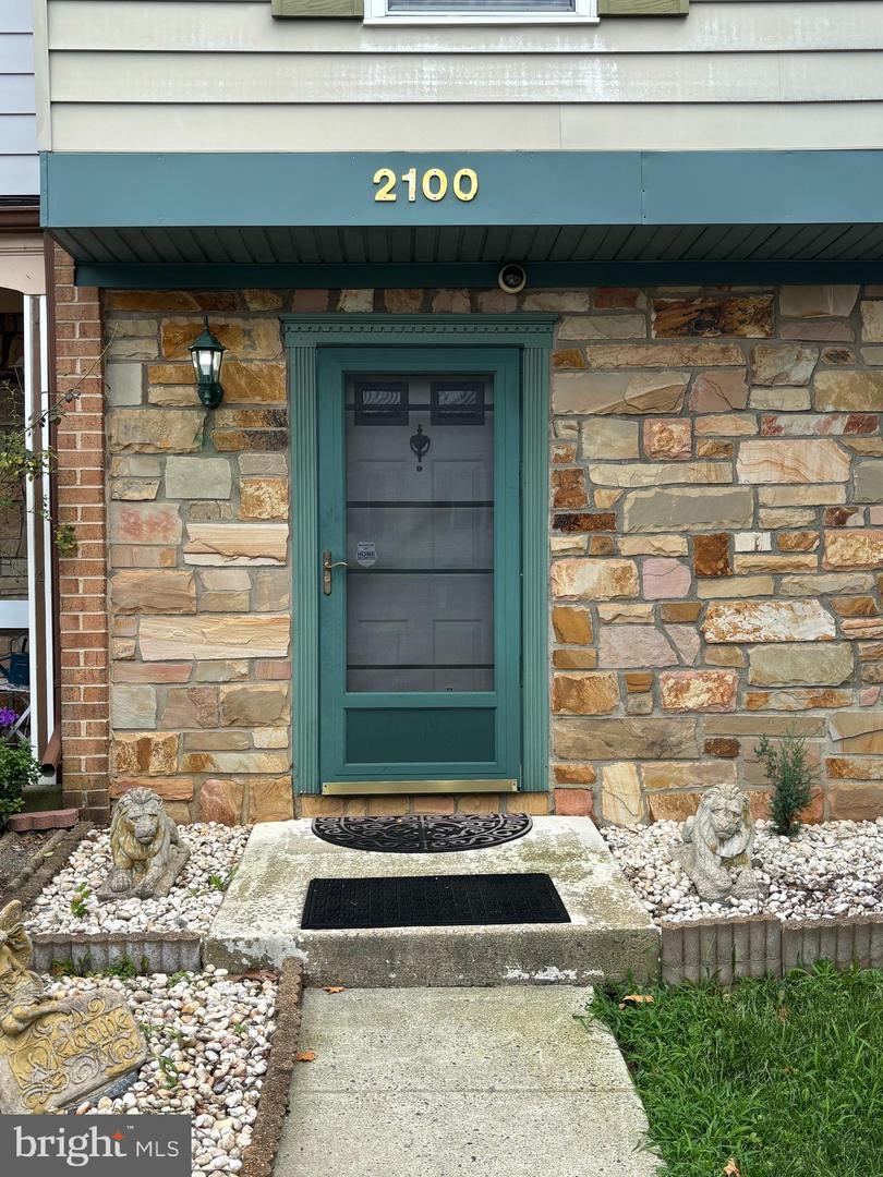 2100 Mager Dr Property Photo 1