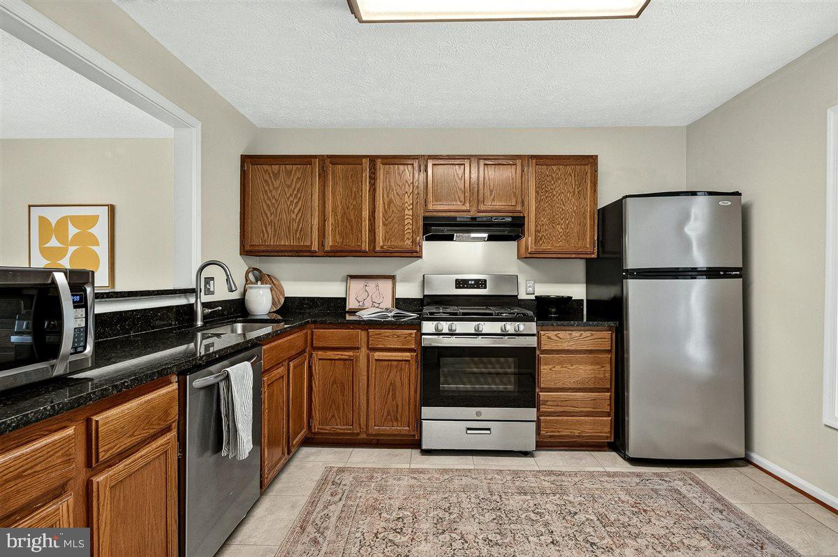 2316 Hunters Run Dr Property Photo 4