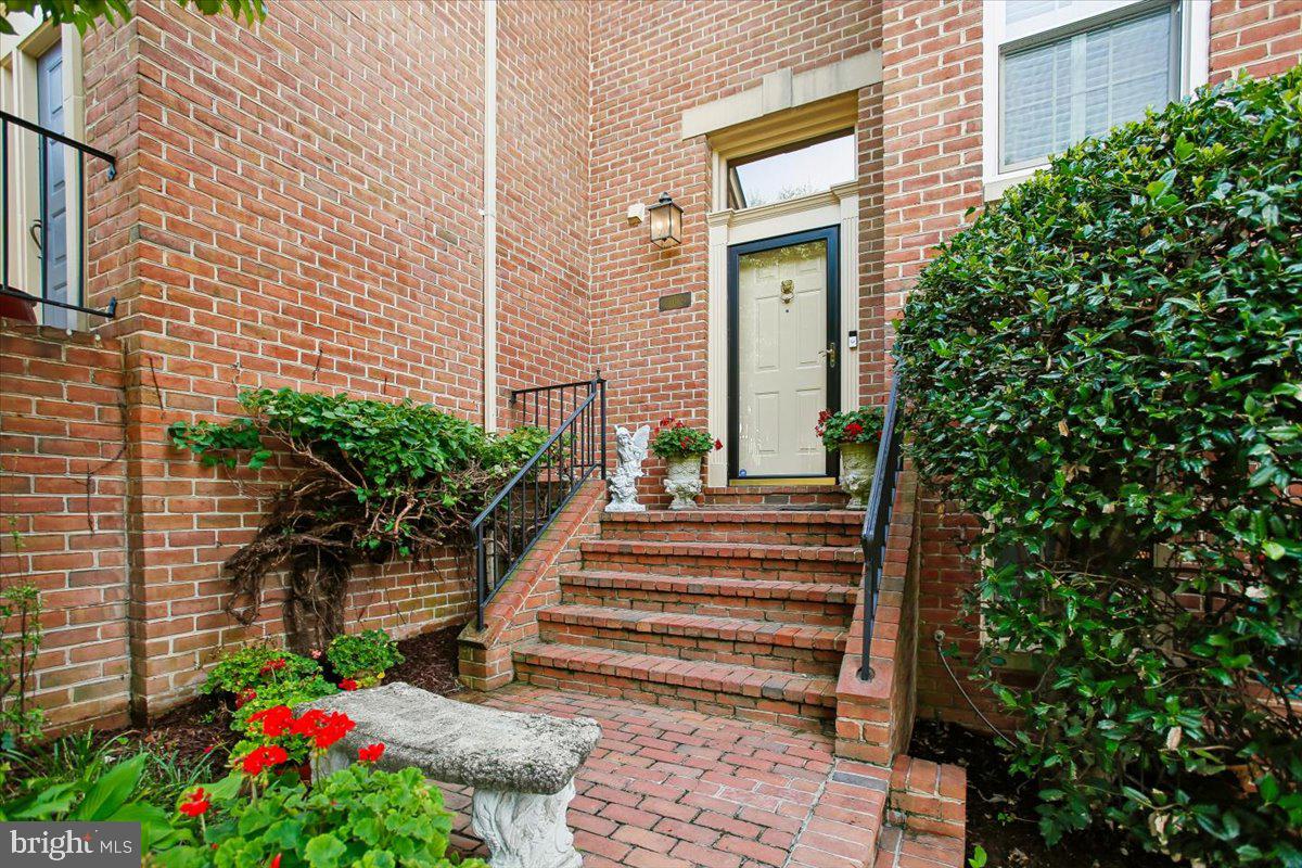 1403 Mclean Mews Ct Property Photo 2
