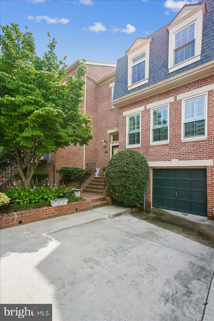 1403 Mclean Mews Ct Property Photo 59