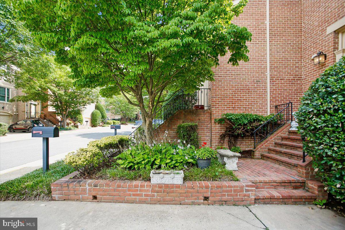 1403 Mclean Mews Ct Property Photo 64