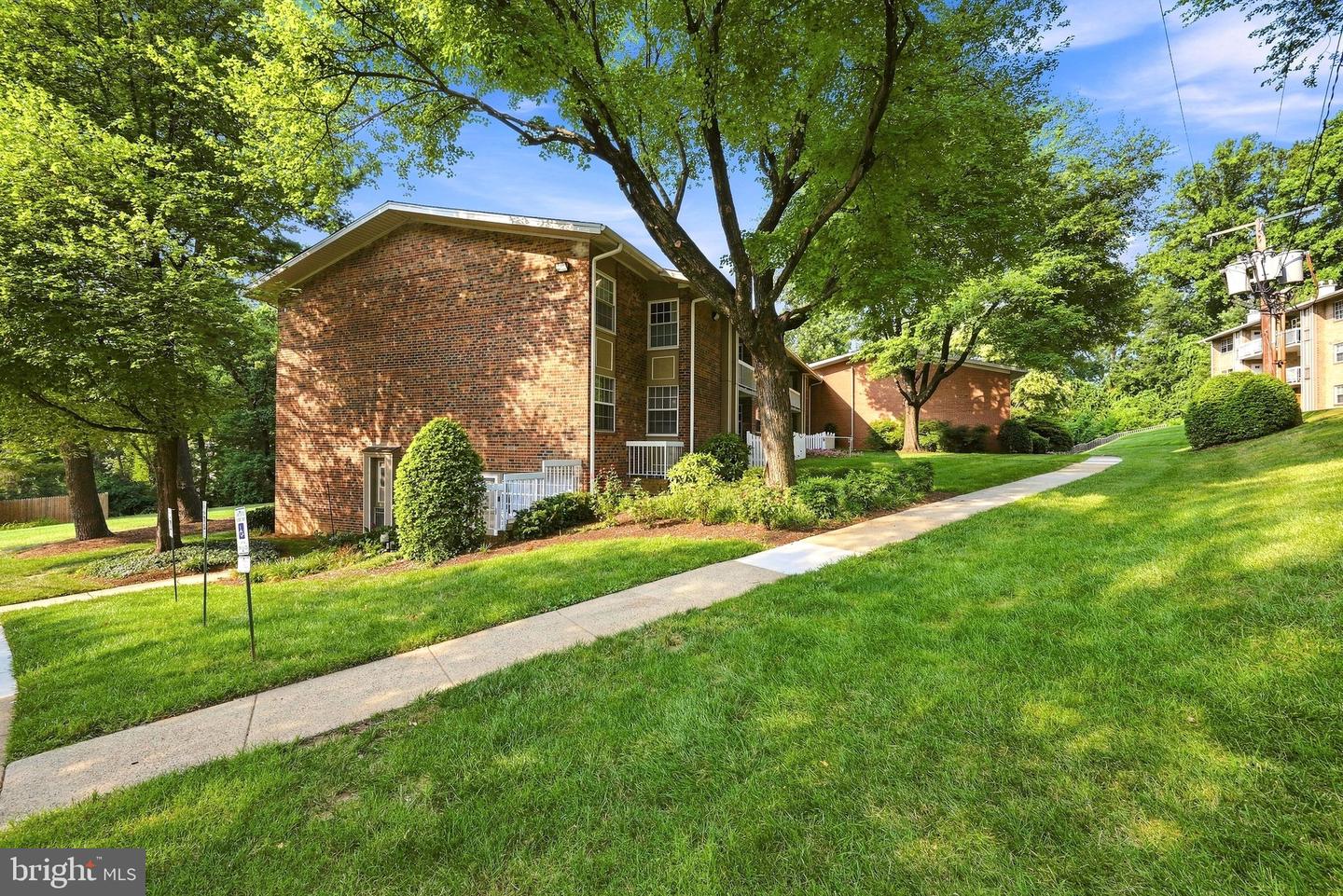 1914 Wilson #204 Property Photo 2