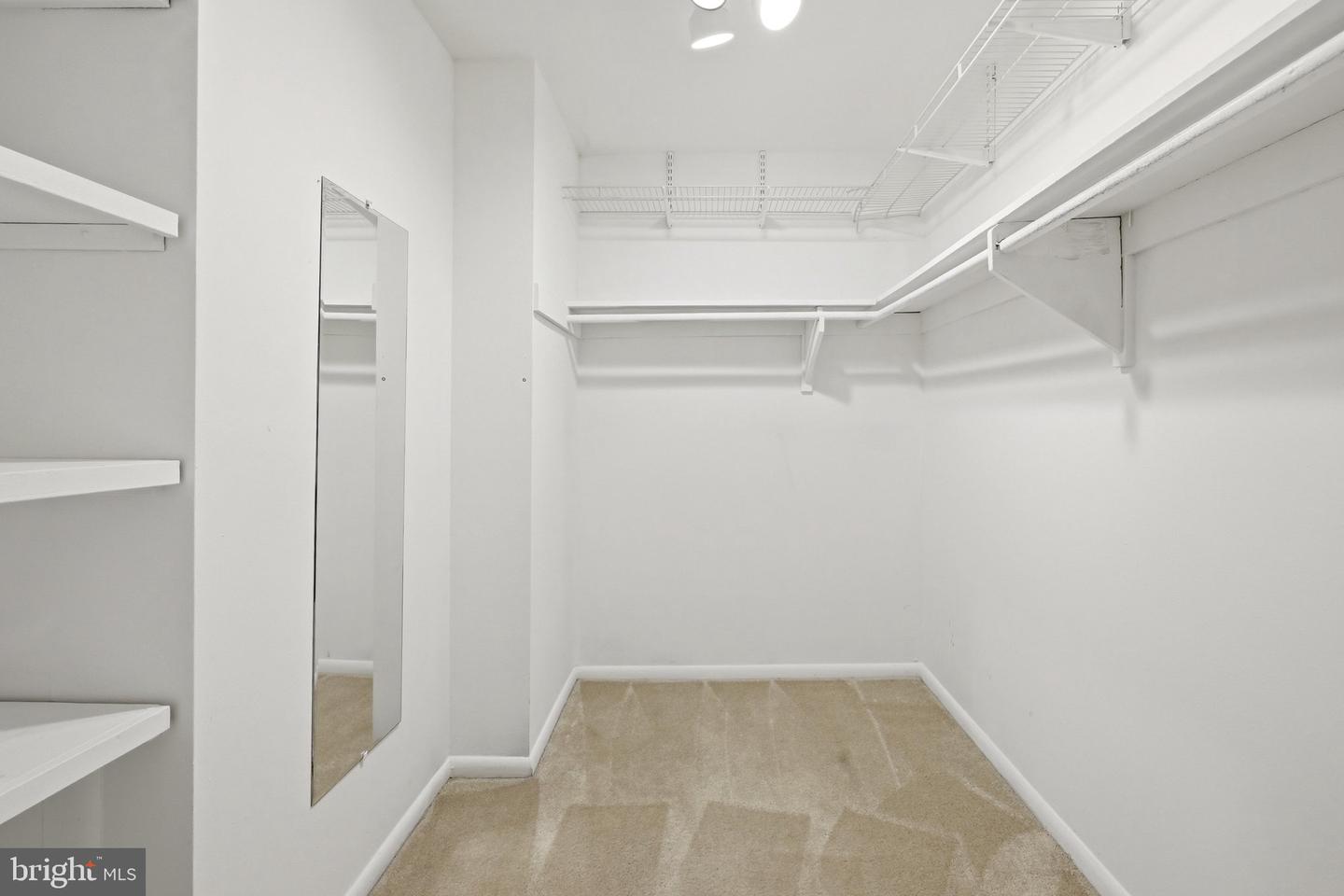 1914 Wilson #204 Property Photo 15