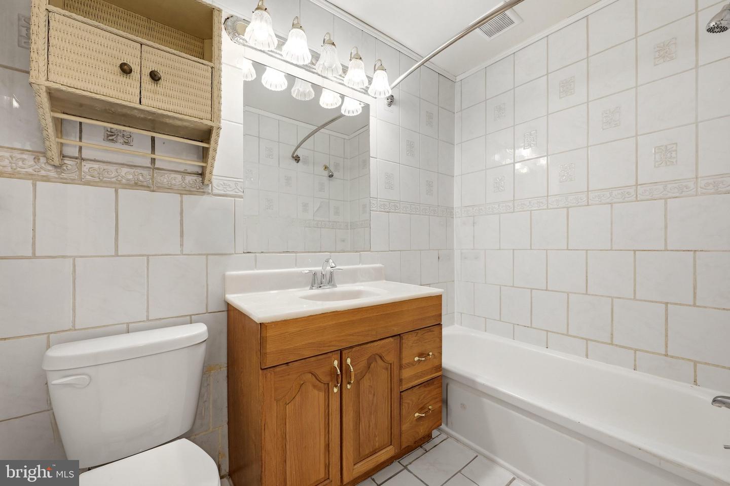 1914 Wilson #204 Property Photo 16