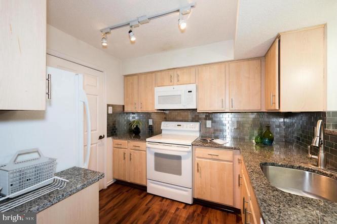 1519 Lincoln Way #301 Property Photo 1