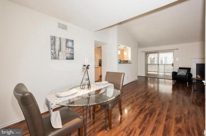1519 Lincoln Way #301 Property Photo 2