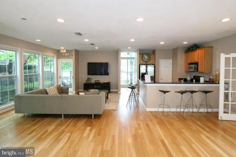 1519 Lincoln Way #301 Property Photo 16