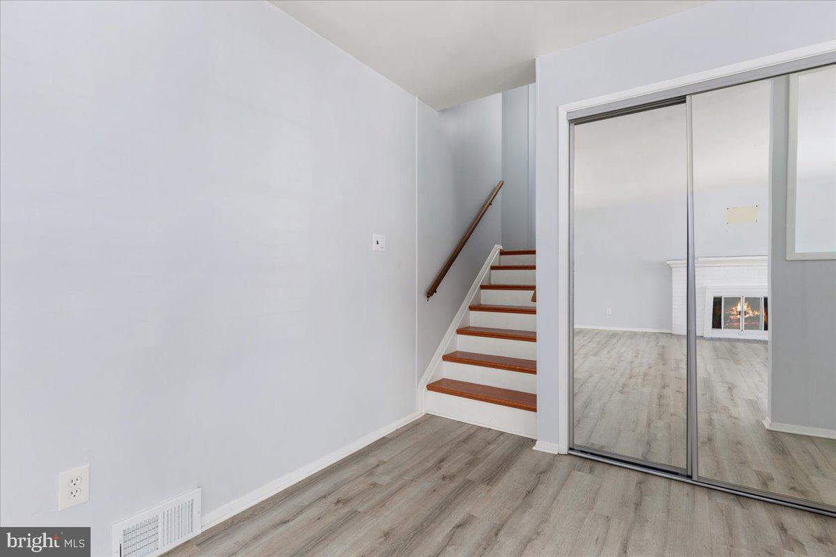 7410 Dickenson St Property Photo 4