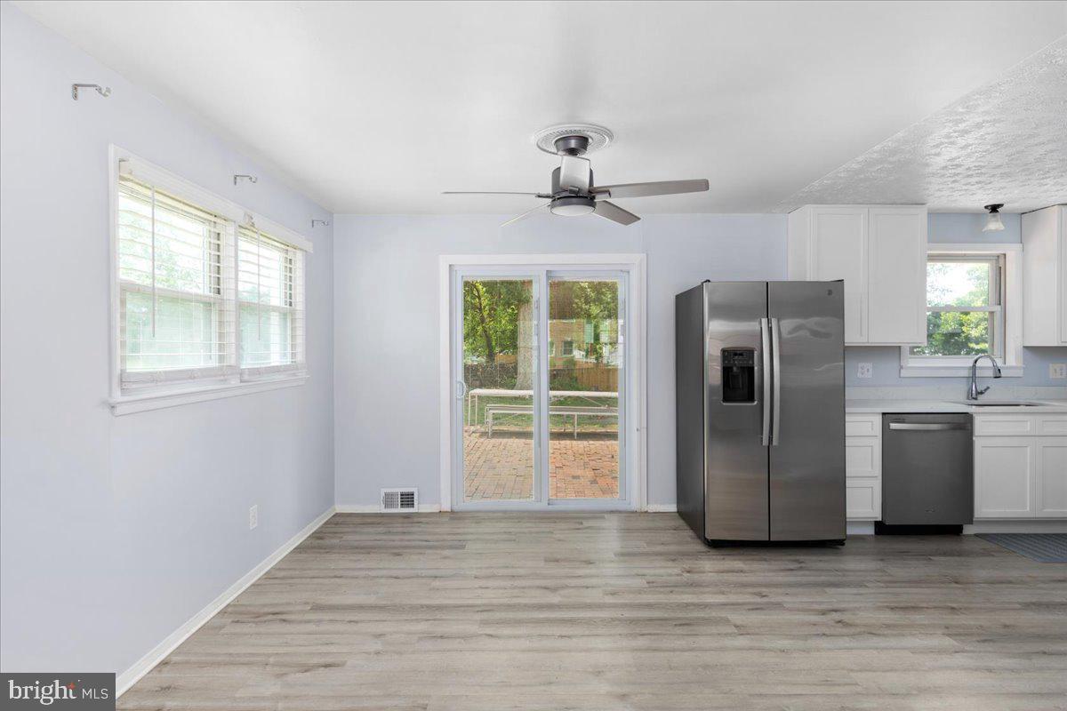 7410 Dickenson St Property Photo 8