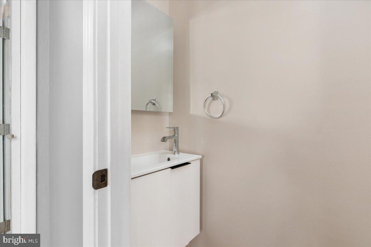 7410 Dickenson St Property Photo 15