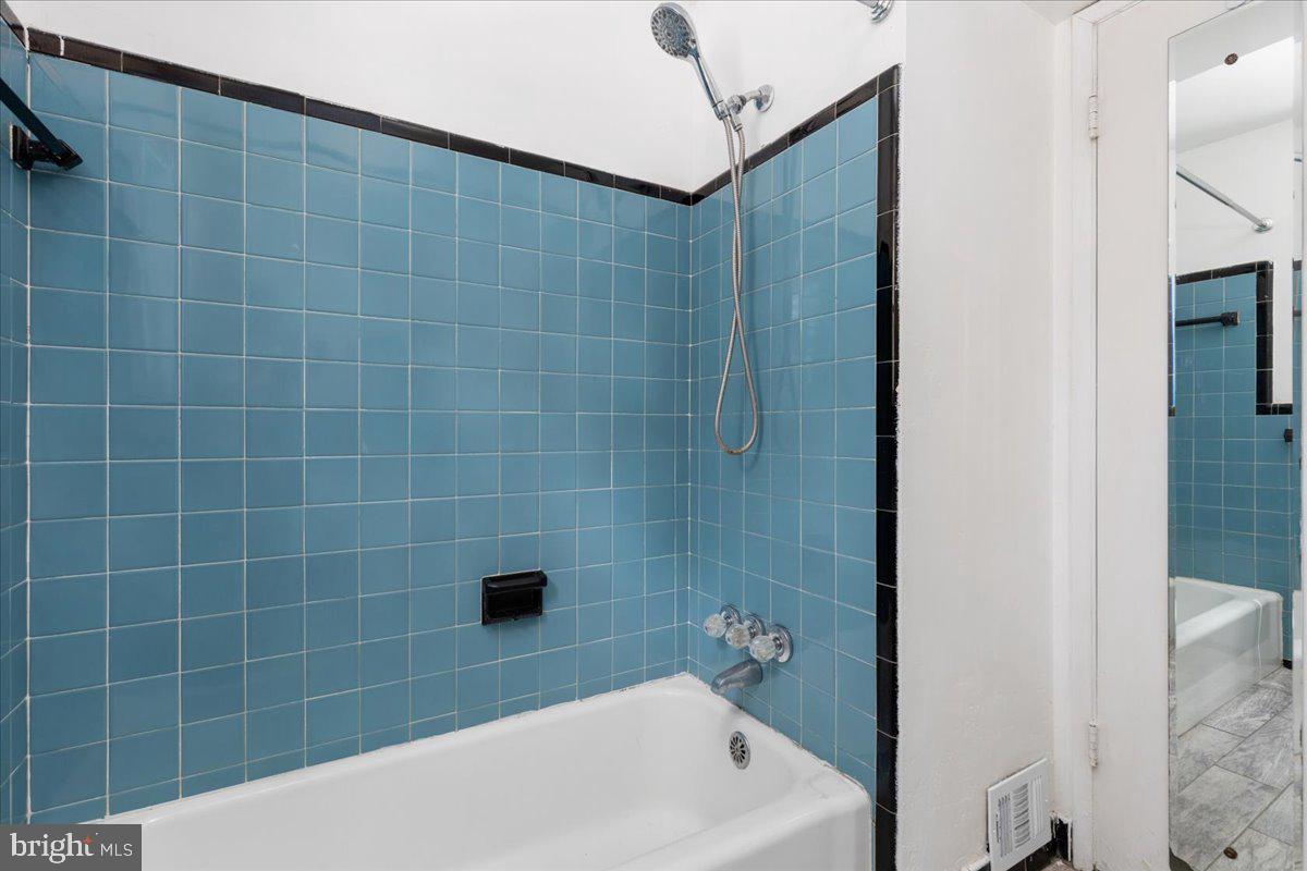 7410 Dickenson St Property Photo 18