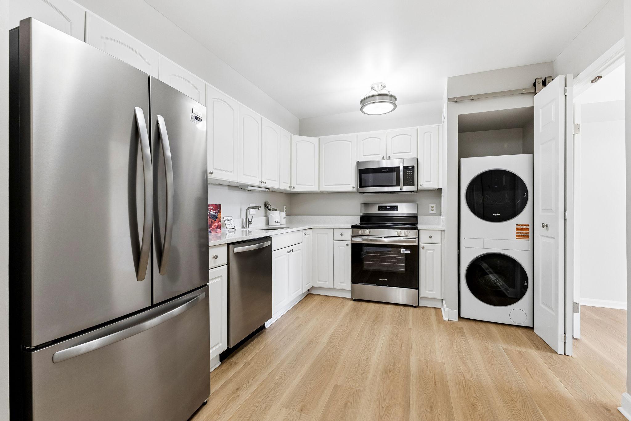 3800 POWELL LN #805