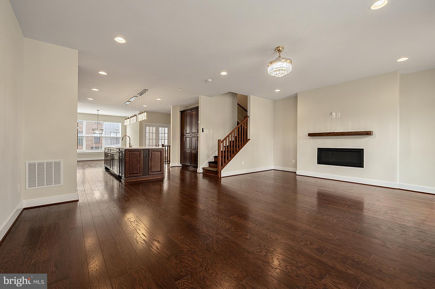 6230 Almerico Pl Property Photo 6