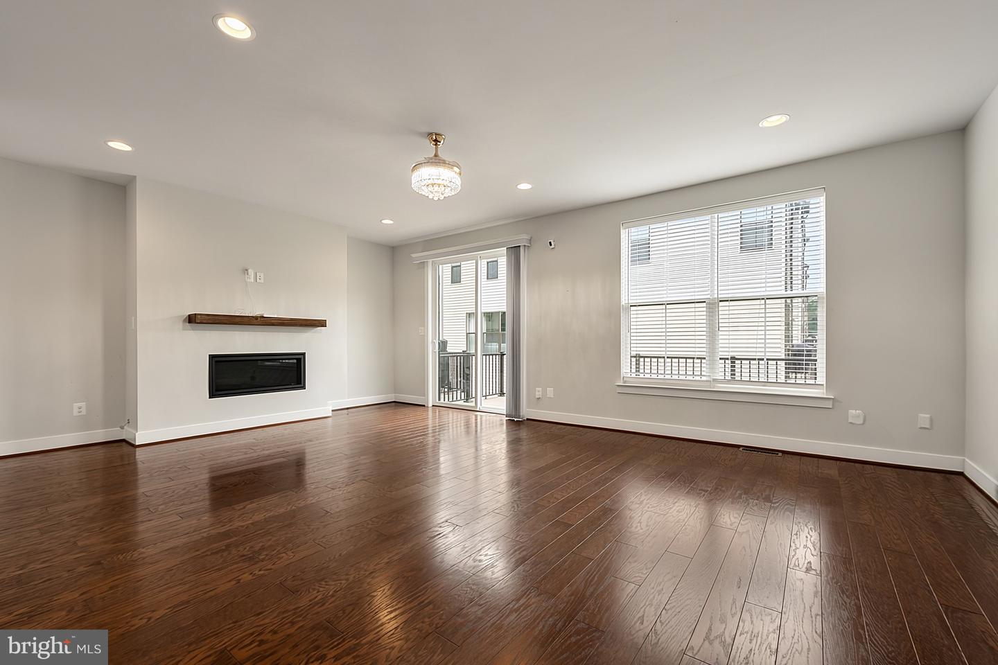 6230 Almerico Pl Property Photo 10