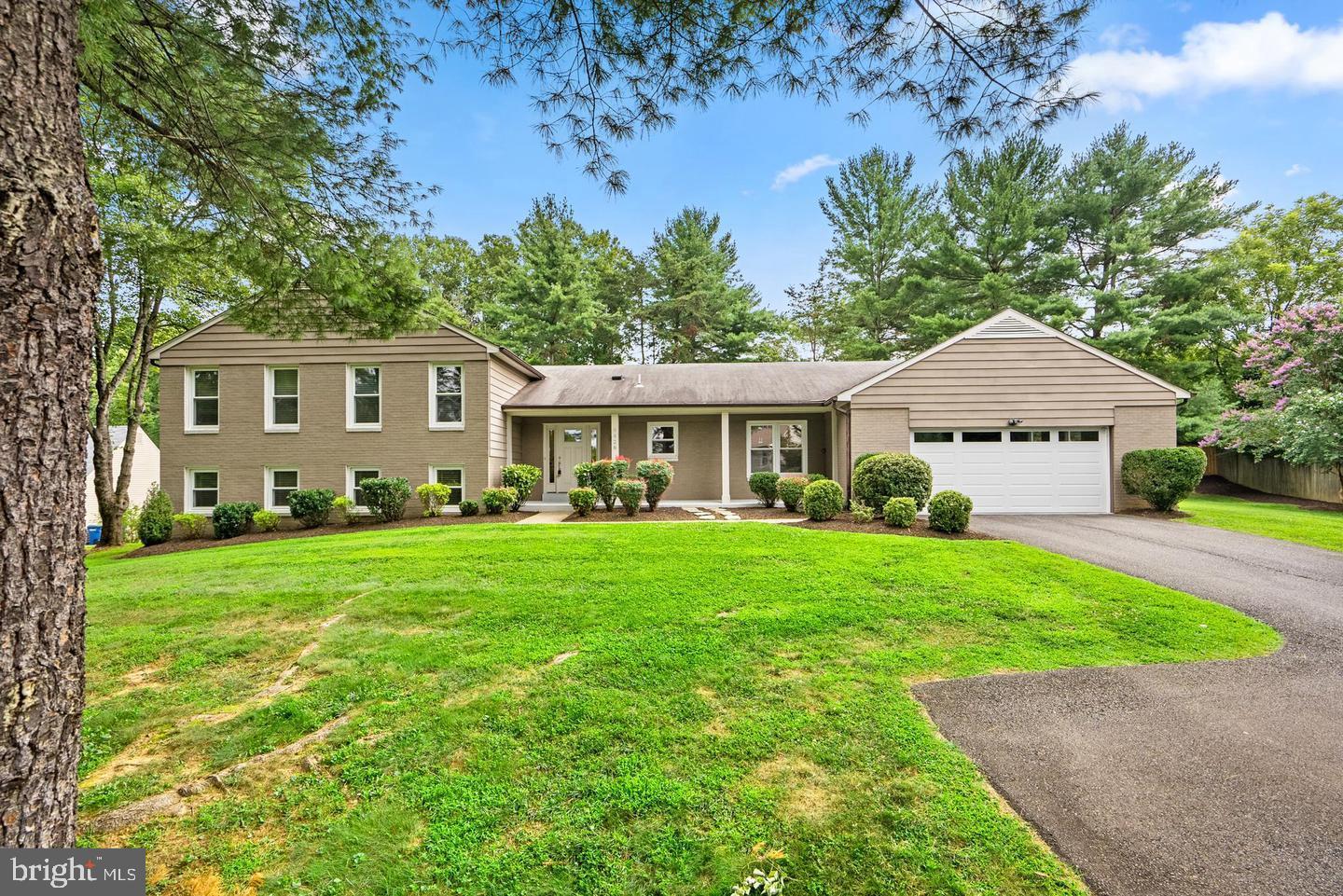 9428 Meadow Shire Ln Property Photo 1