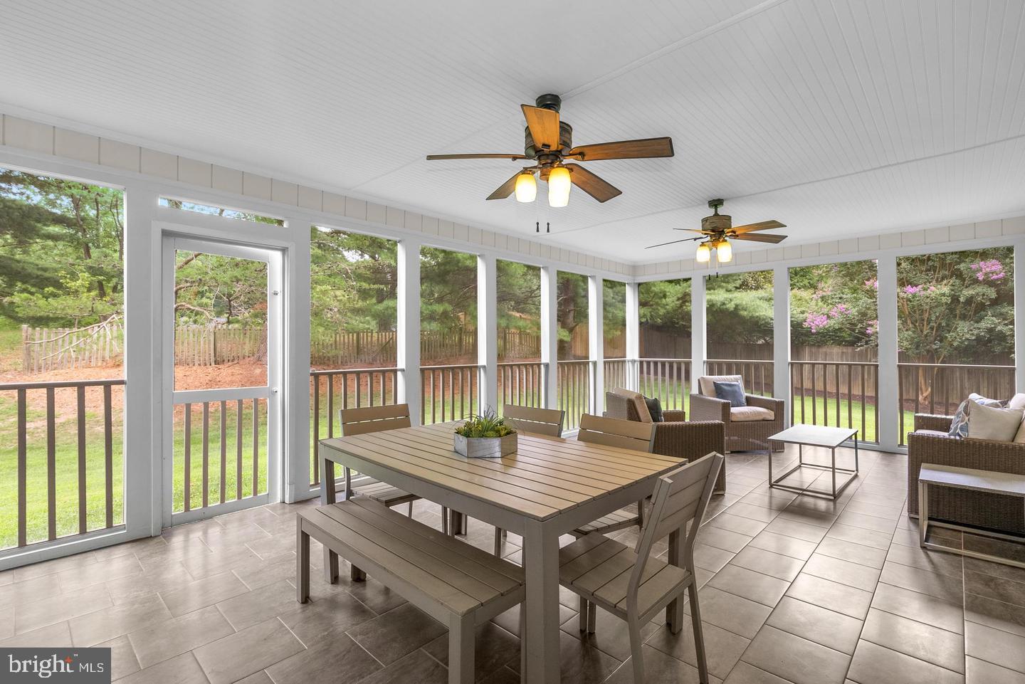 9428 Meadow Shire Ln Property Photo 4