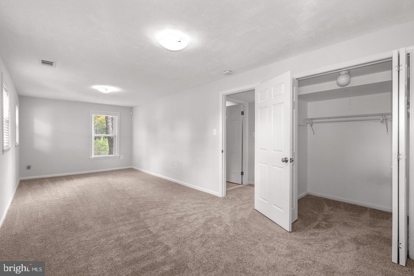 9428 Meadow Shire Ln Property Photo 17