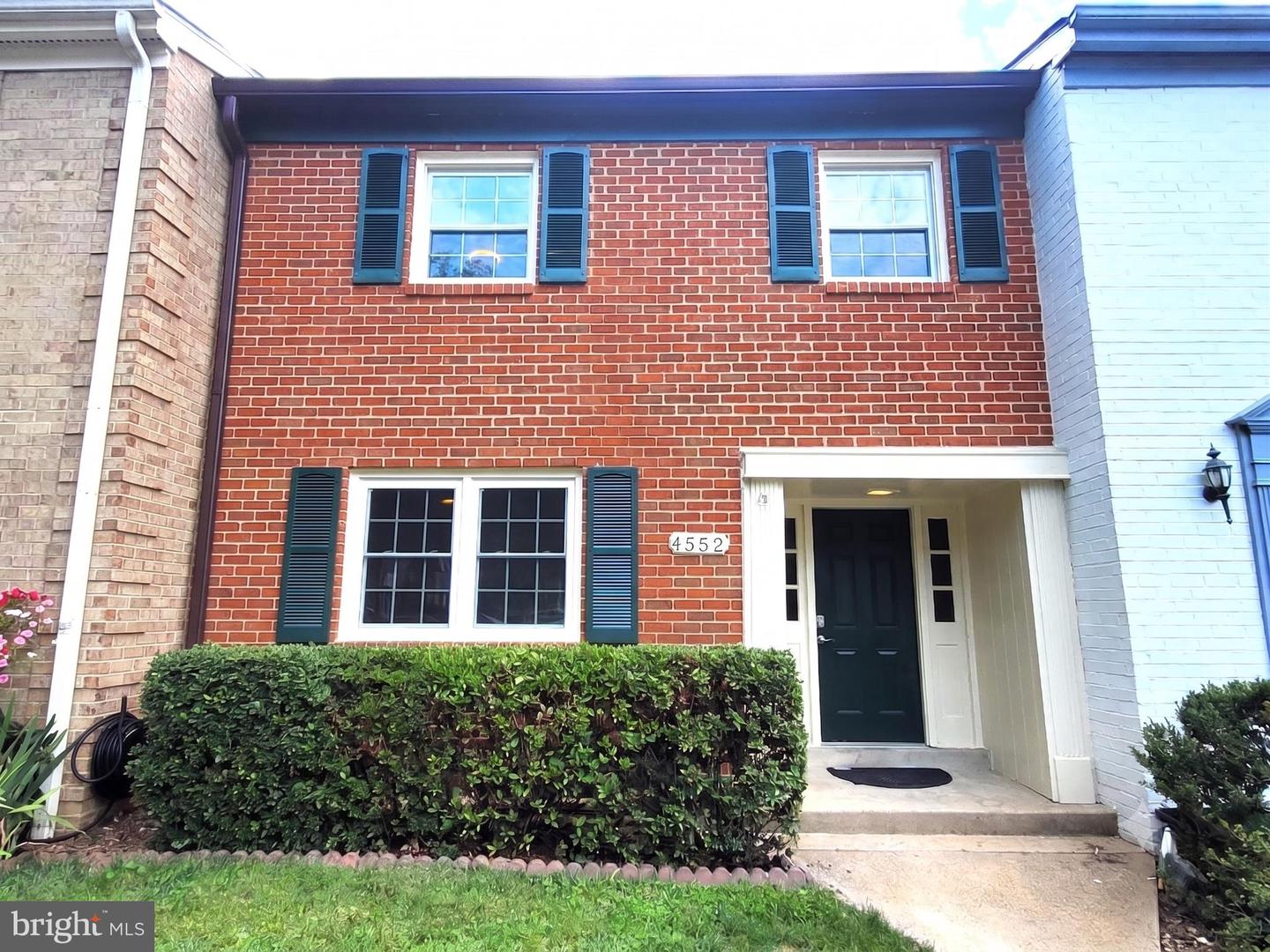 4552 King Edward Ct Property Photo 1