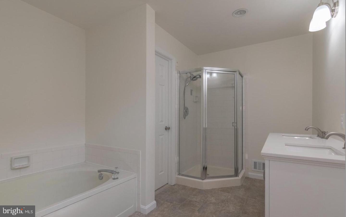 6120 Old Brentford Ct Property Photo 14