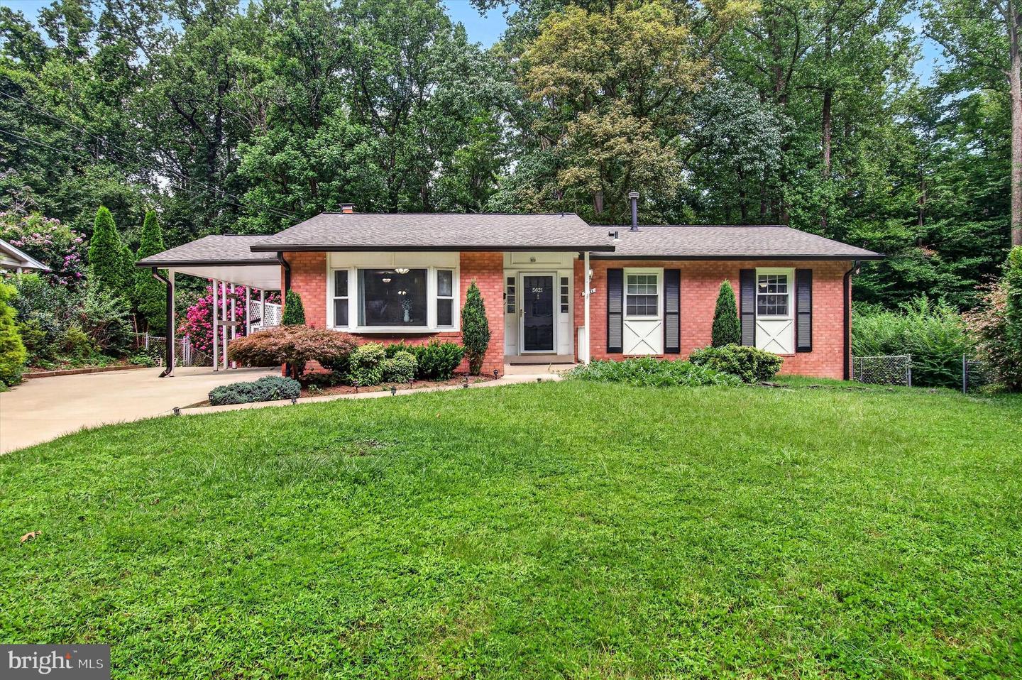 5621 Ravenel Ln Property Photo 1
