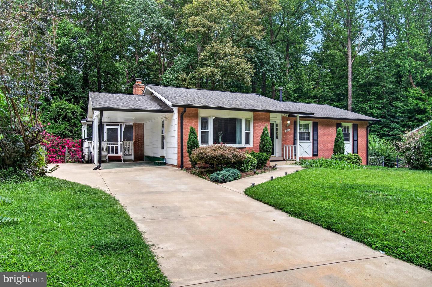 5621 Ravenel Ln Property Photo 2