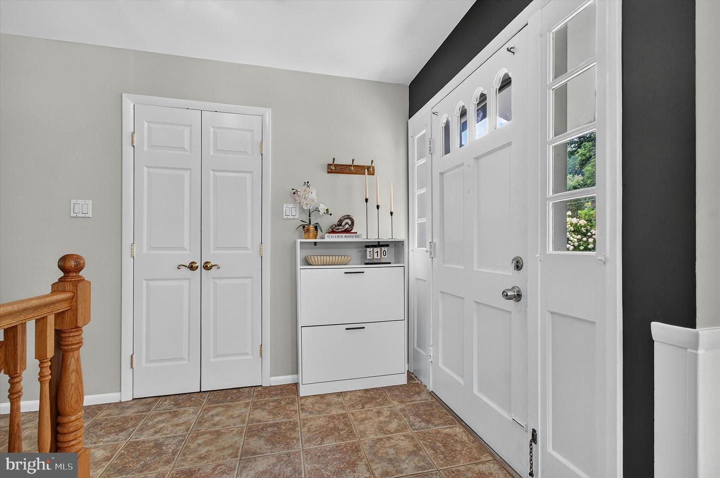 5621 Ravenel Ln Property Photo 3