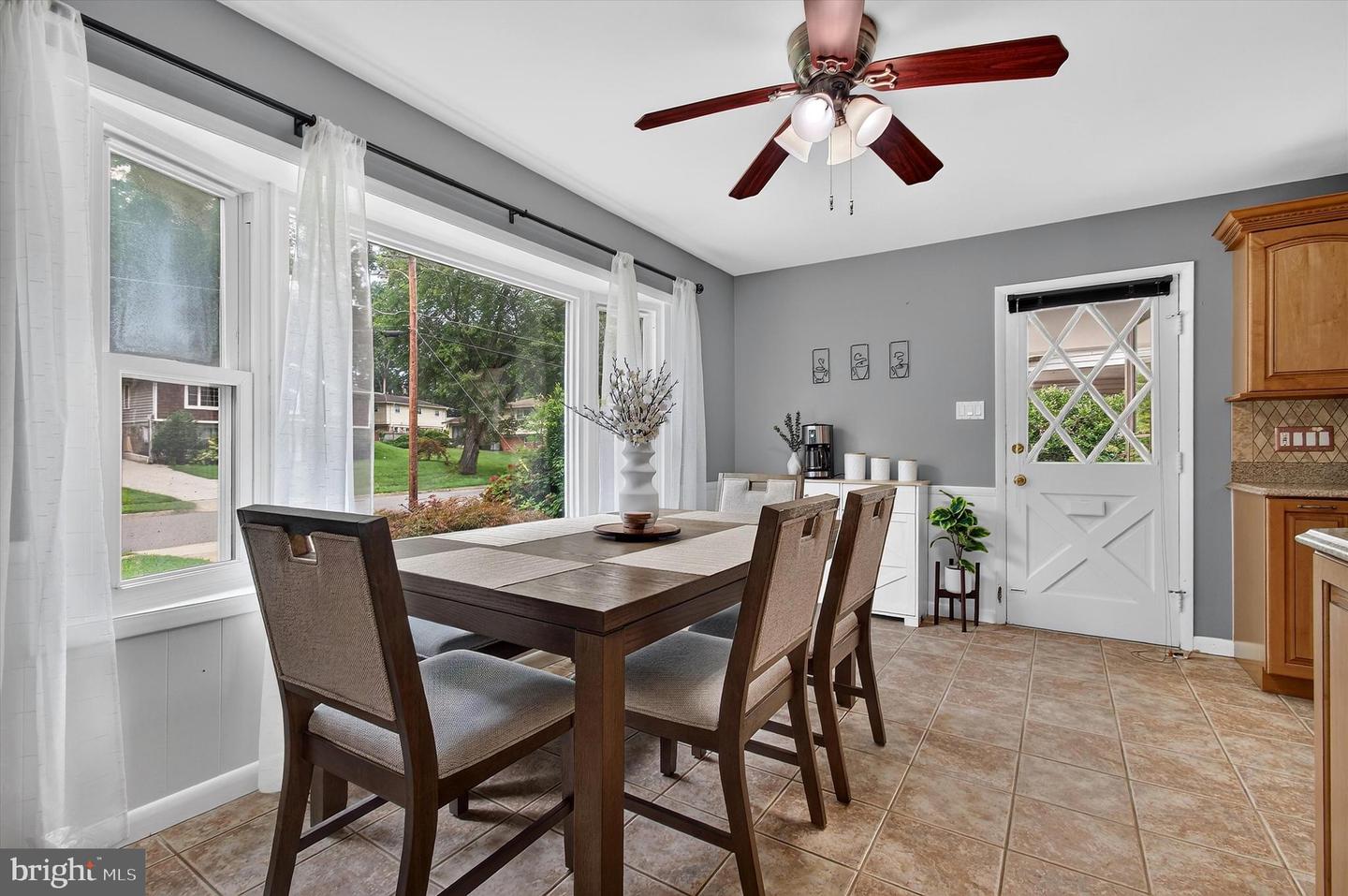 5621 Ravenel Ln Property Photo 7