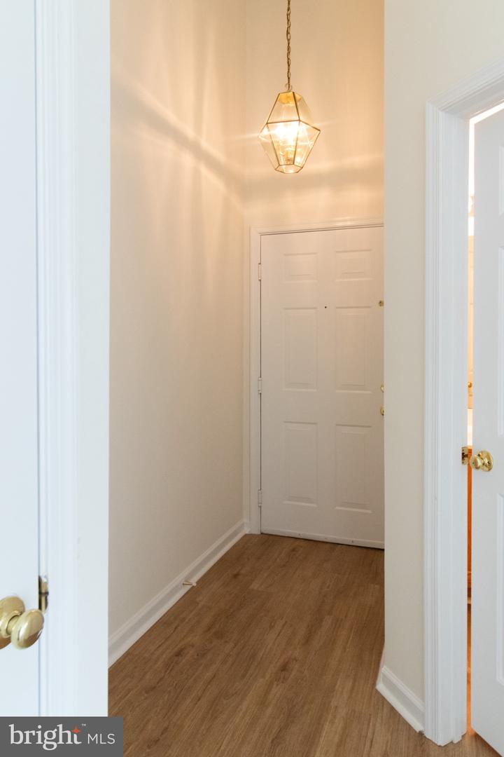 7505 Calderon Ct #j Property Photo 4
