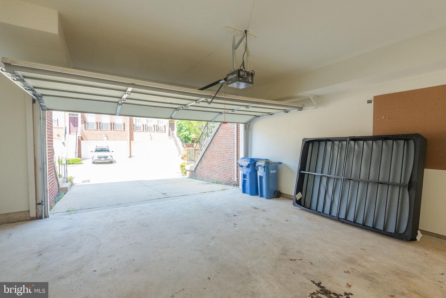 8557 Wyngate Manor Ct Property Photo 4