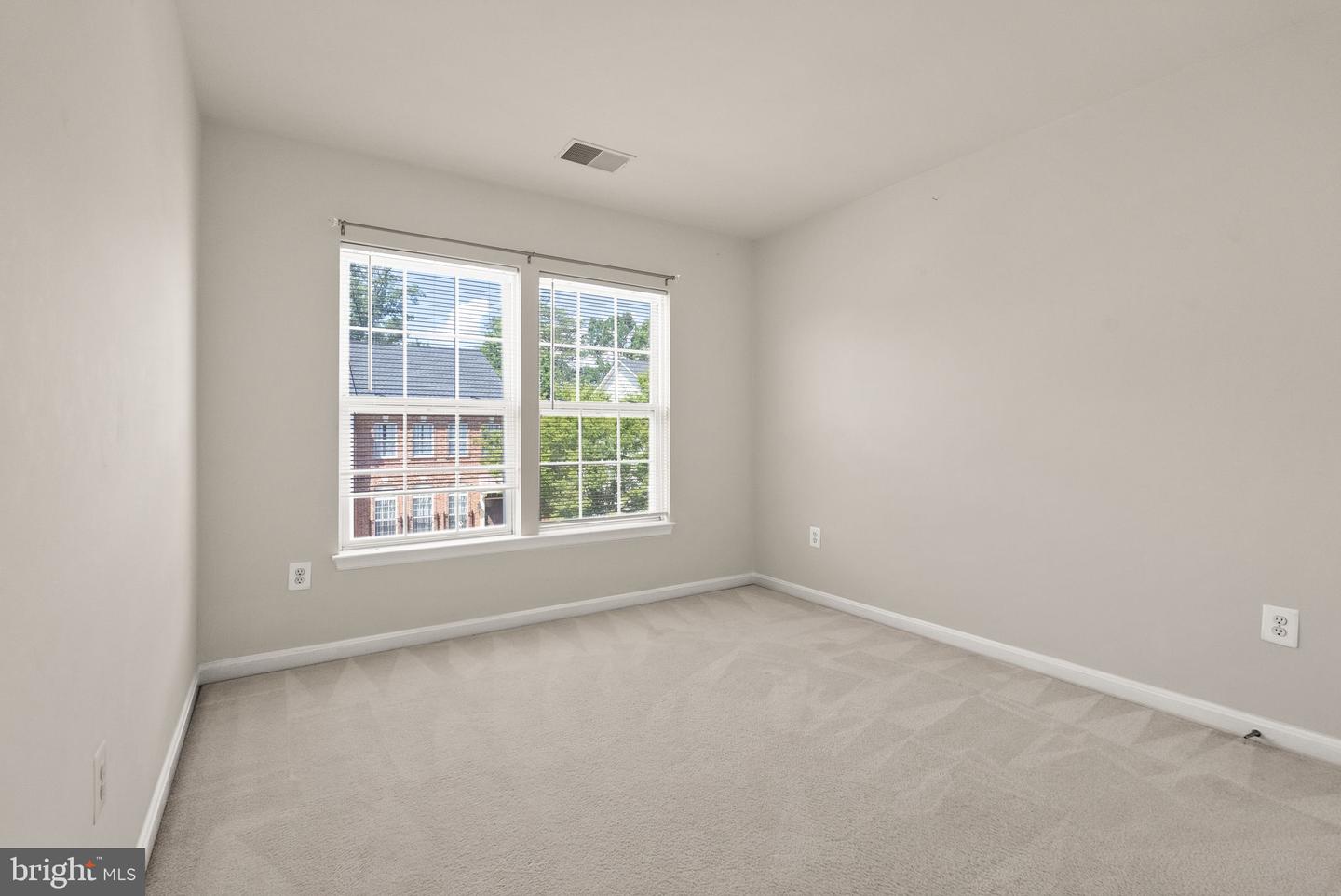 8557 Wyngate Manor Ct Property Photo 9