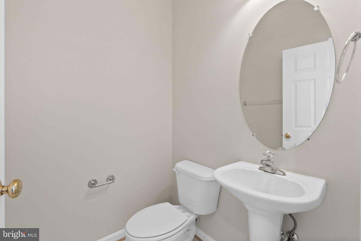 8557 Wyngate Manor Ct Property Photo 16