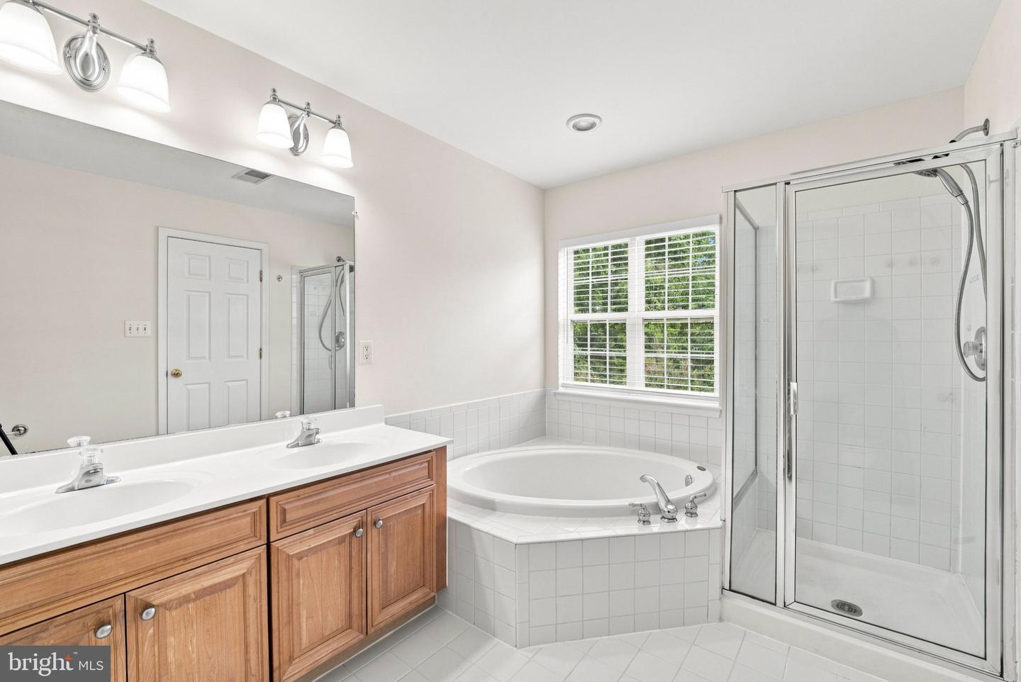 8557 Wyngate Manor Ct Property Photo 36