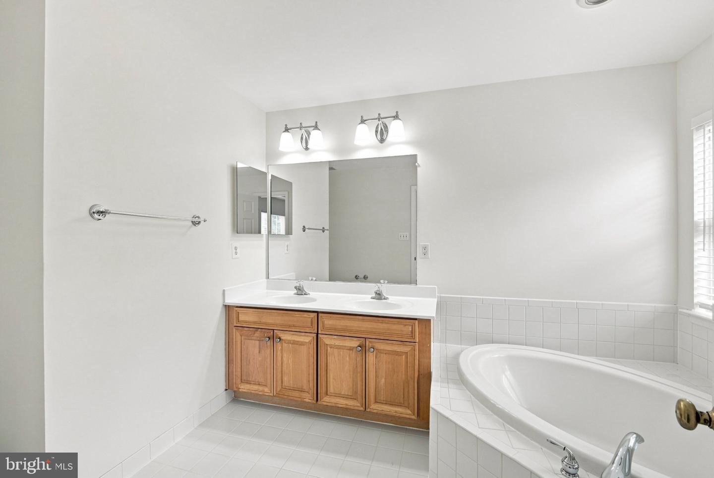 8557 Wyngate Manor Ct Property Photo 40